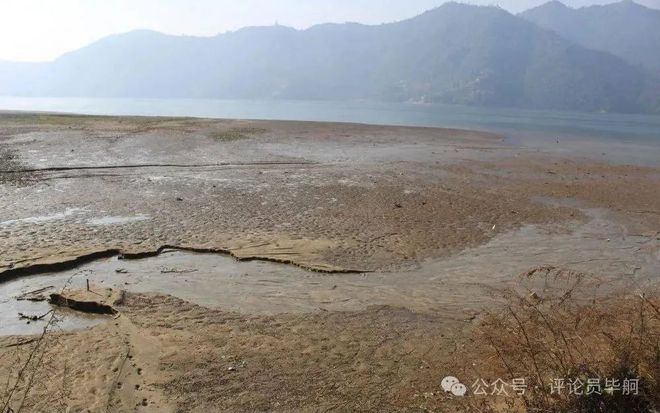 广东暴雨过后积水没过人脖子“消失的湖泊”报复才开始(图2)