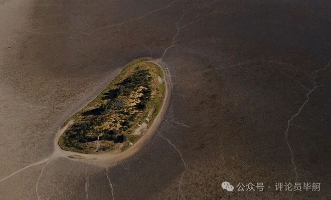 广东暴雨过后积水没过人脖子“消失的湖泊”报复才开始(图3)