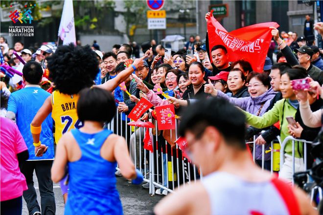 七载西马以十二时辰跑进古长安今西安